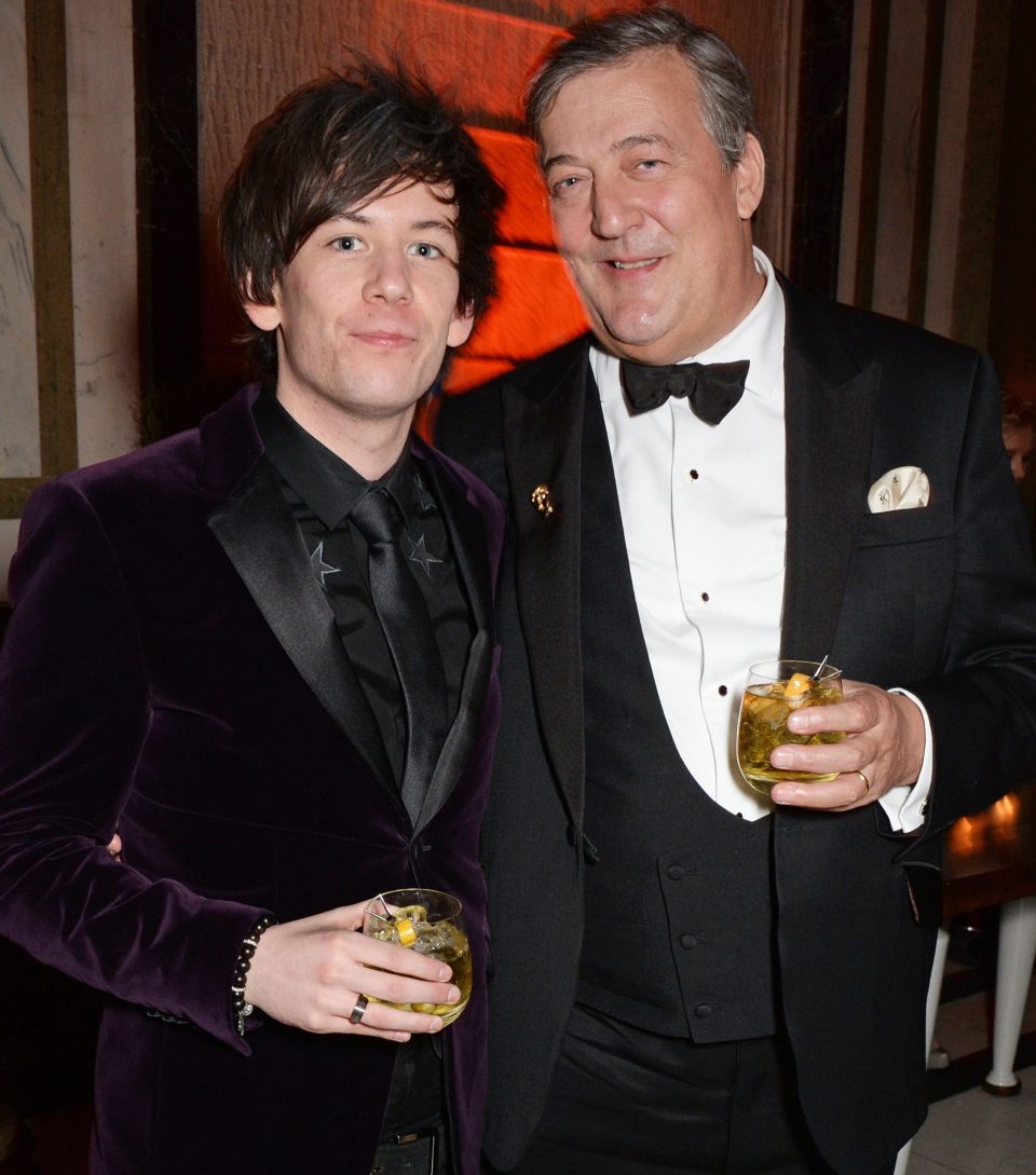 Stephen Fry, 61, reveals FIVE stone weight loss after health kick ...